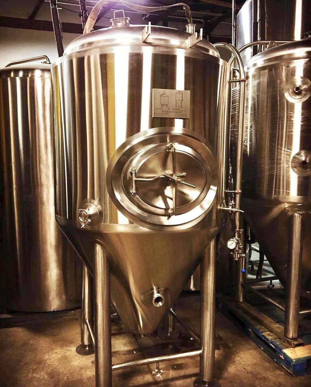 100gal 200gal jacketed stainless steel fermenter for beer brewing supplier  ZXF